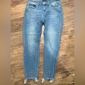 Judy Blue: Bella Mid-Rise Skinny